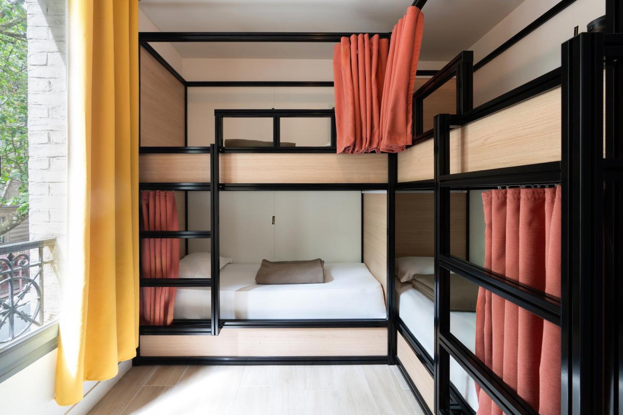 Bed op een Gemengde Slaapzaal met 5 Bedden