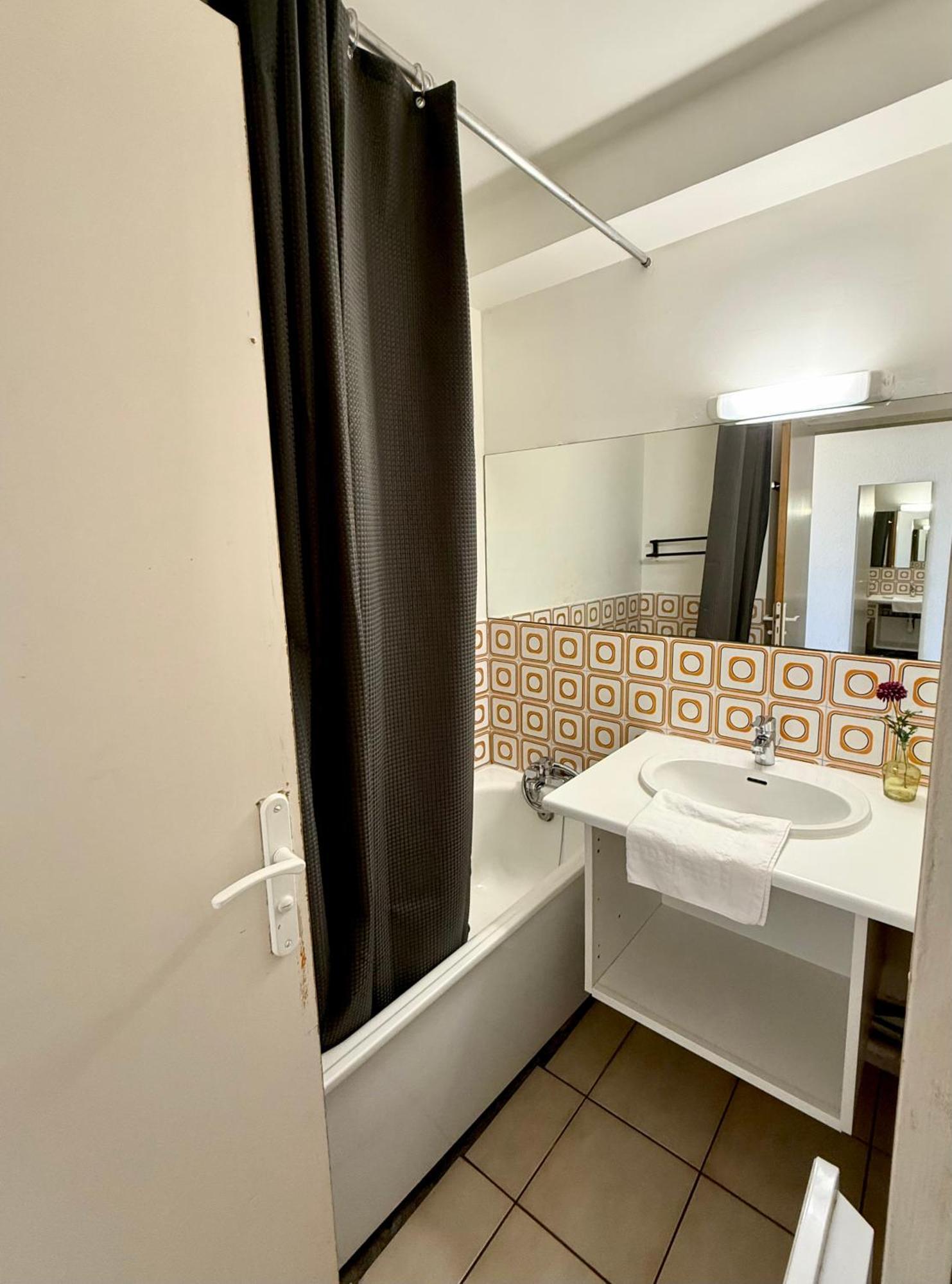 Studio (2 Adults + 2 Children)
