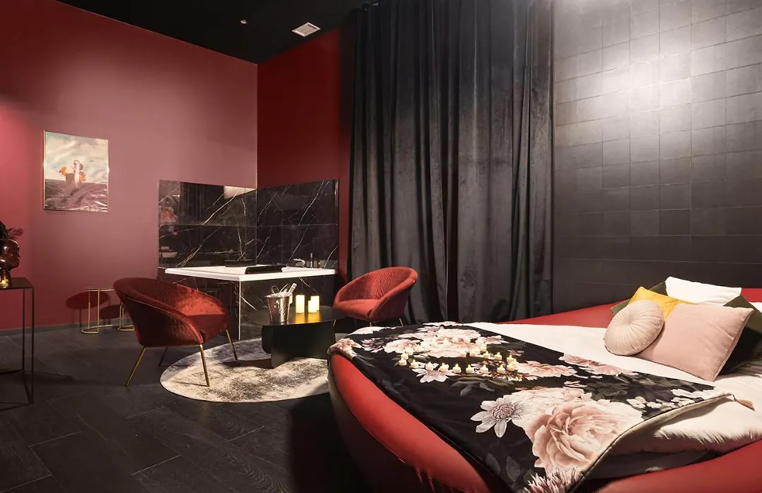 Legend Majestic Superbe Love Room - Jacuzzi - Champagne - Romantisme - Parking Prive Gratuit-1