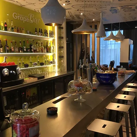 B&B Hotel Orleans Centre Foch-3