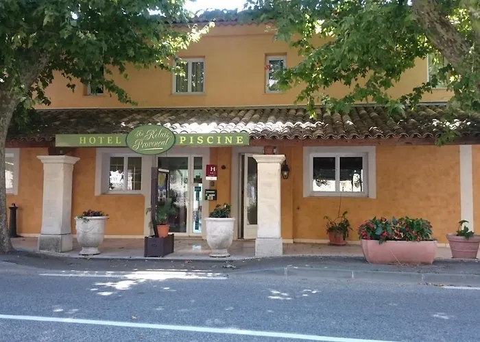 Bagnols-en-Foret Hotels