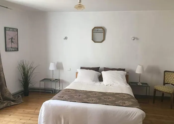 Saint-Gaultier Hotels