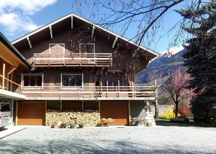 Chalet Les Cols - Chambres avec terrasse&jardin - proche de la nouvelle gare Saint-Jean-de-Maurienne