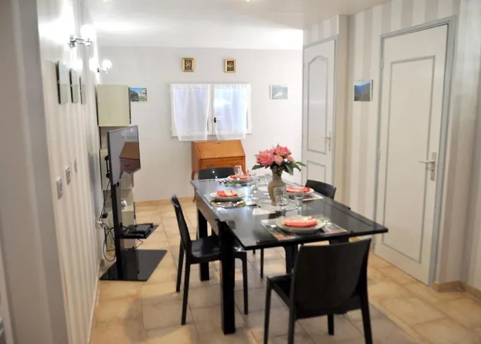 Maison Charmante A Gargas Avec Piscine Privee. avec Piscine