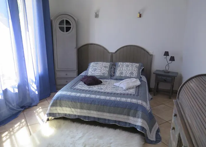 Villa fiora classée 4 étoiles Martigues avec Piscine