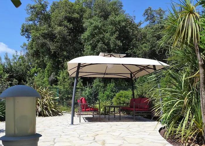 Calme et nature sur la Côte Azur, classé 4 étoiles Valbonne avec Piscine
