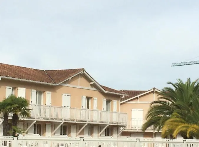ANGLET- BIARRITZ T3 dans résidence avec piscine avec Piscine