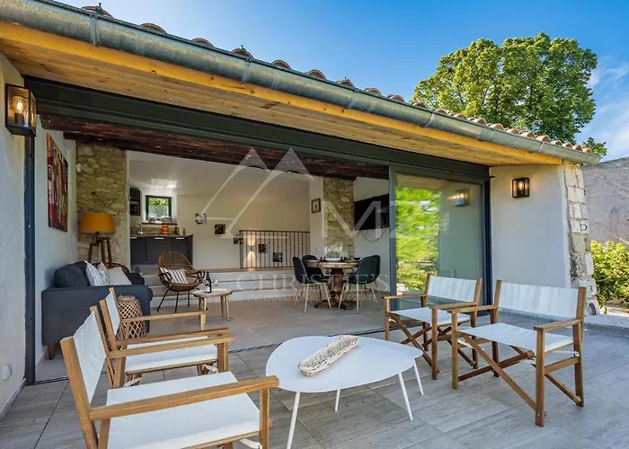 Villa Le JAS DE MARIE à Sault avec Piscine
