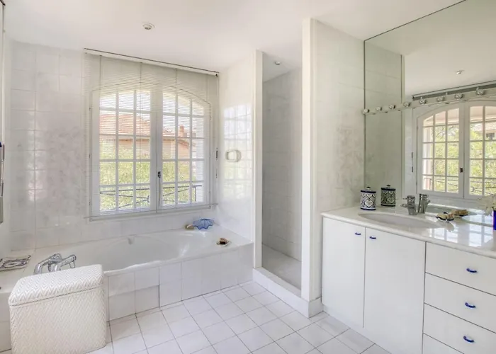 Villa Magnificent Luxury Flat With Terrace In Bandol