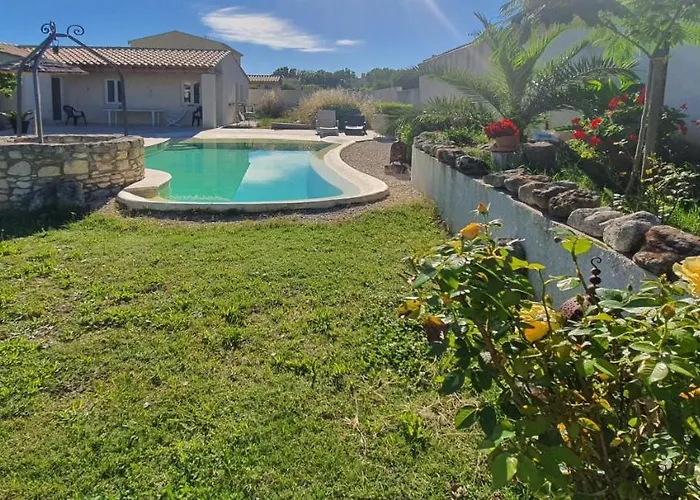 Villa Coquet 2 pièces au calme avec piscine  à Fontvieille avec Piscine