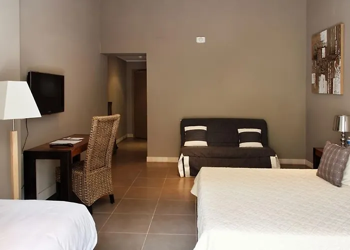 Cuers Hotels