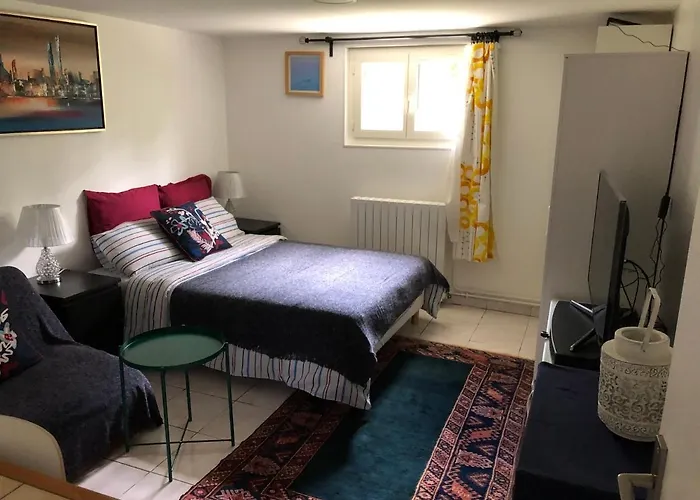 Room In House Near Lycee International St Germain En Laye Saint-Germain-en-Laye