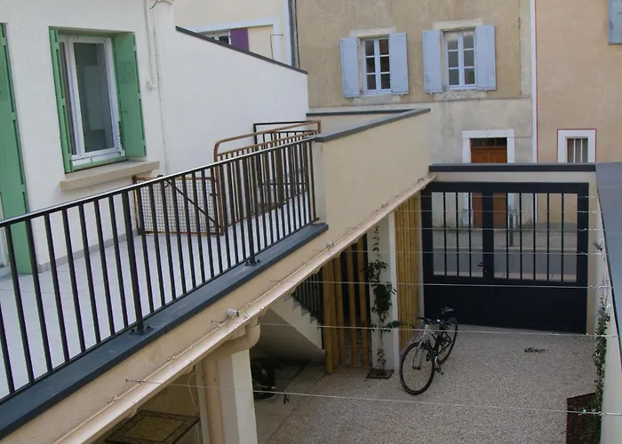 Quaint Holiday Home In Dieulefit With Hot Tub