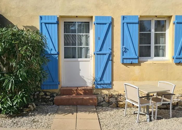 Suze-la-Rousse Hotels
