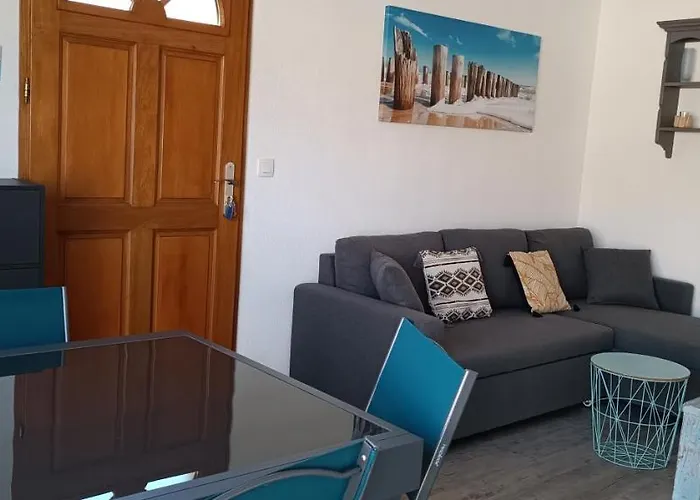 Villa dans résidence privée au bord du lac d'Hourtin port avec Piscine