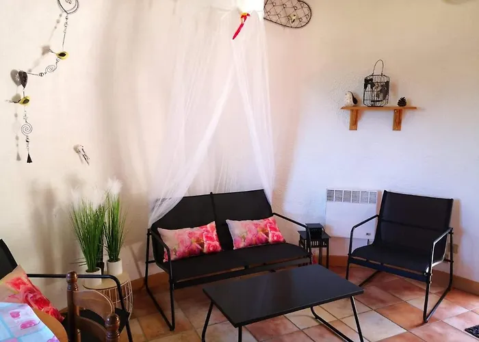Marseillette Hotels
