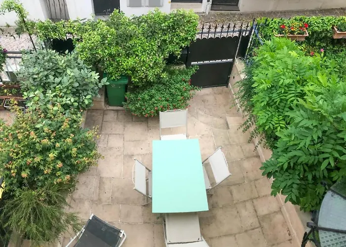 Charming Townhouse With Garden In The City Of Love Parijs