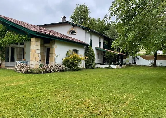 Belle Villa basque avec piscine et jardin de 3000m2 Saint-Jean-de-Luz avec Piscine
