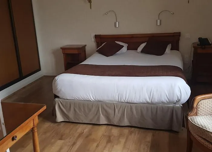 Ligny-le-Chatel Hotels