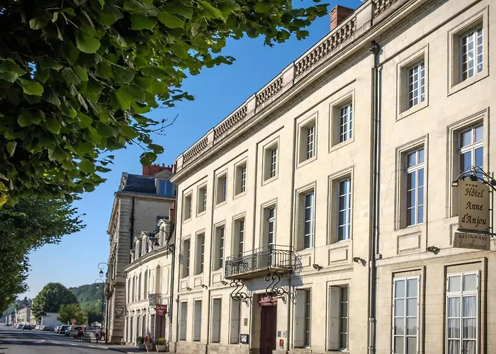 Saint-Cyr-sur-Loire Hotels