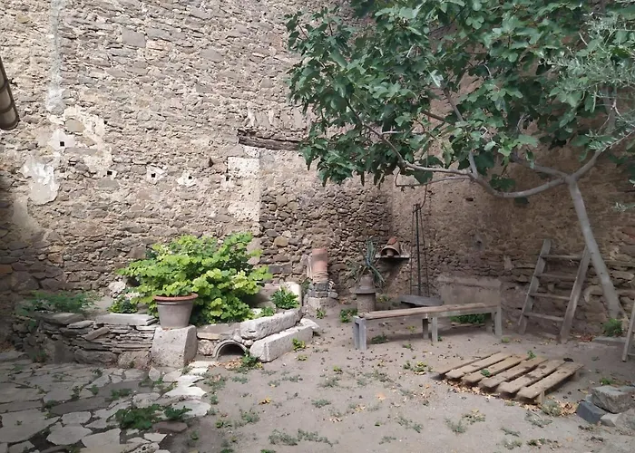 Villa Maison Familiale, Jardin Piscine hors sol - Rustique - Au Coeur des Corbières à Lézignan-Corbières avec Piscine