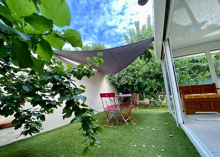 Villa Charmant logement entre Hyeres et Toulon à Solliès-Pont avec Piscine
