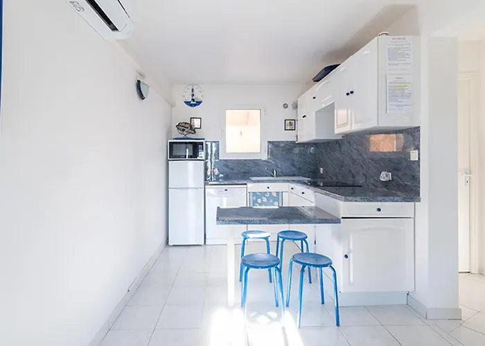 Au coeur de l'arriere Pays Rez de chaussé de Villa DOMAINE A PRESA Sartène avec Piscine