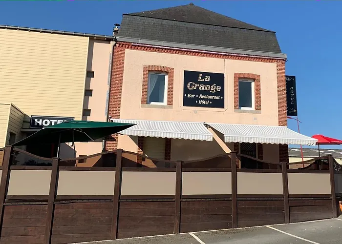 Cosse-le-Vivien Hotels