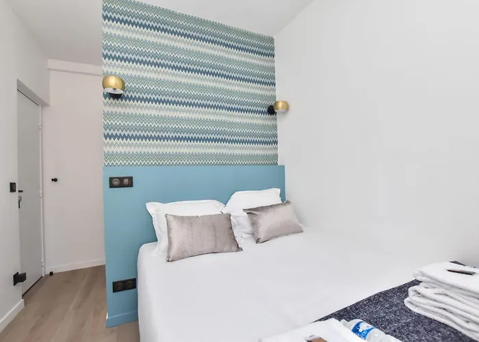 Cosy Bedroom - Tour Eiffel Champs De Mars 10A Parijs