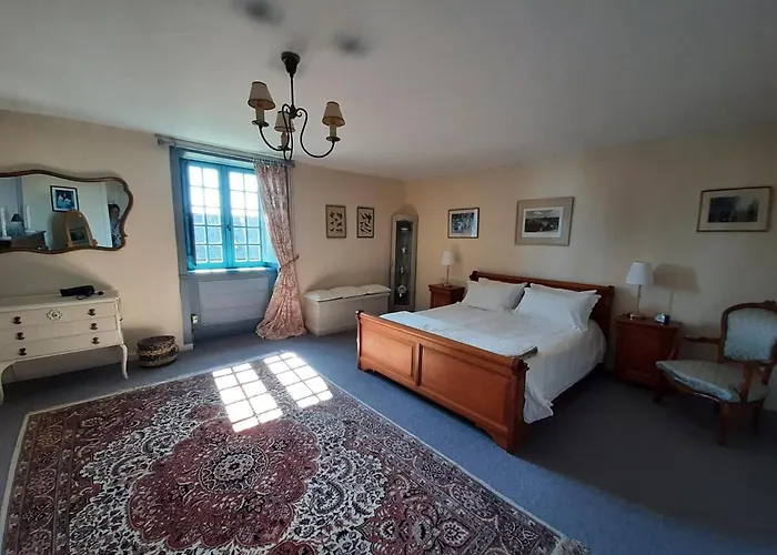 Le Petit Manoir, A Stunning Property Dinan avec Piscine