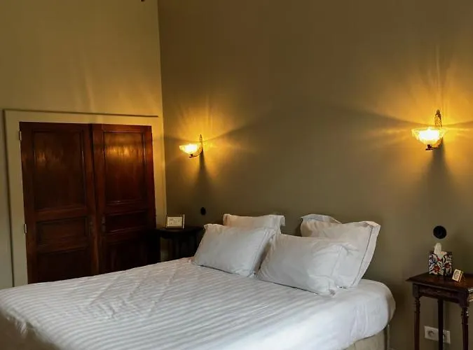 Quingey Hotels