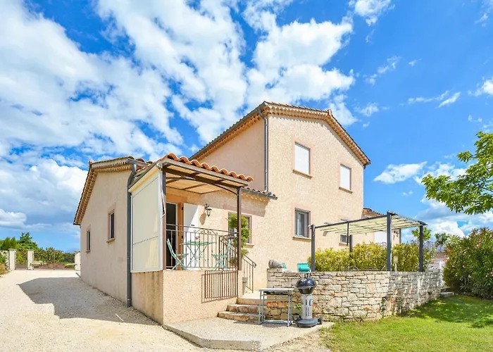 1 Bedroom Gorgeous Home In Barjac avec Piscine