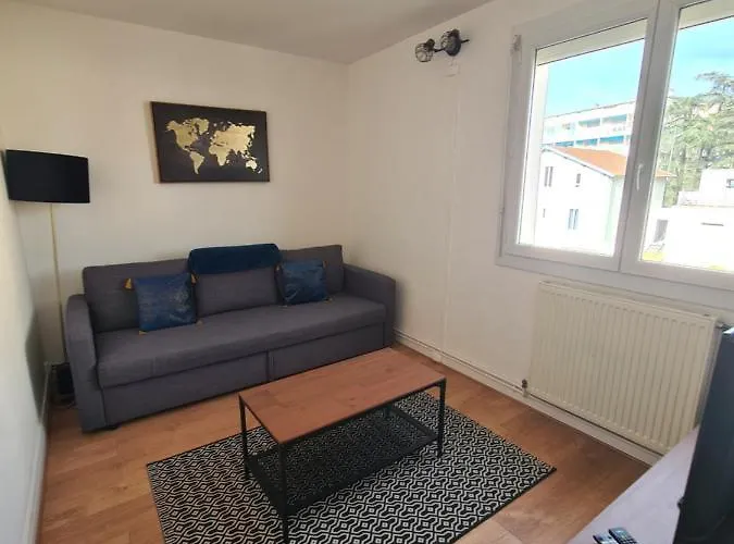 T2 Renove Avec Parking Gratuit Sur Place Appartement Valence 