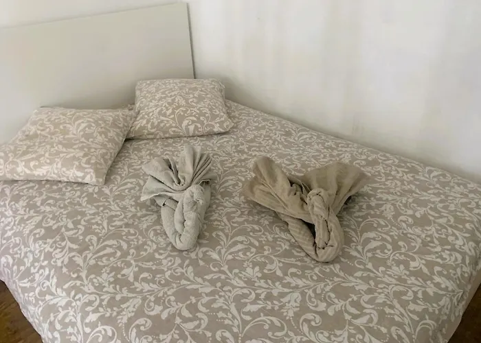 Homely Place Near Vieux Port Marsella