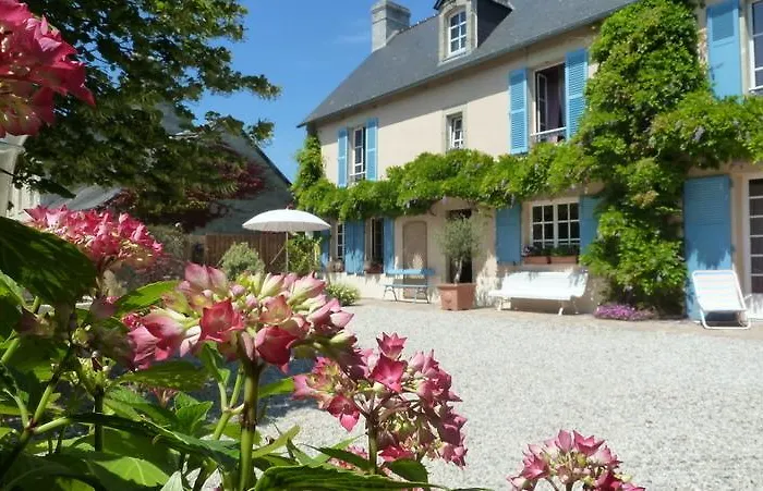 Les Volets Bleus Bed & Breakfast Saint-Martin-des-Entrees