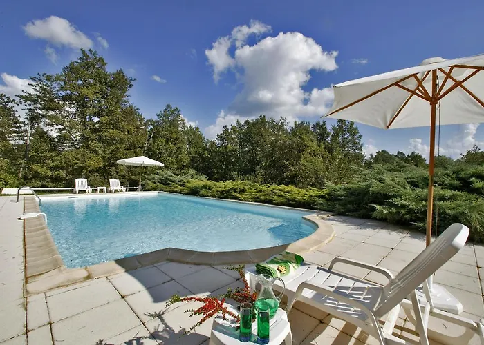 Gîtes de La Palombière Les Eyzies avec Piscine
