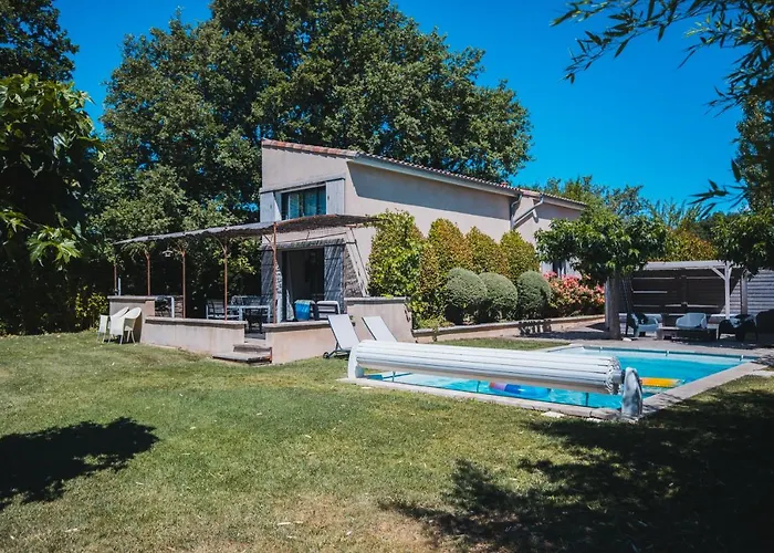 Villa L'ancien poulailler- The Old Hen House à Saint-Saturnin-lès-Apt avec Piscine