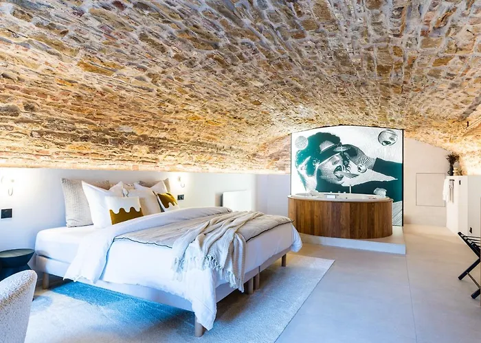 Legend Majestic SPA - Insolite&Unique - Champagne - Parking privé Bourg-en-Bresse