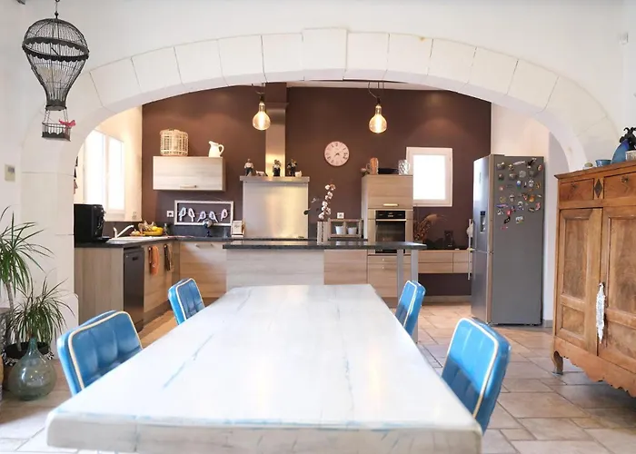 Villa With Private Pool, In Maubec, In The Luberon, 4 People. Maubec  avec Piscine