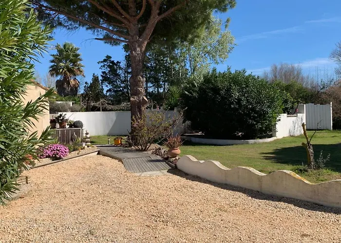 Le mas des mourguettes Les Les Saintes-Maries-de-la-Mer avec Piscine