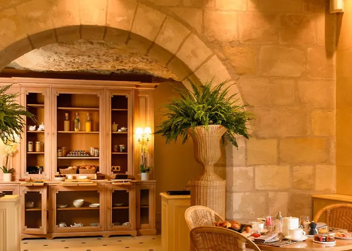 Rochecorbon Hotels