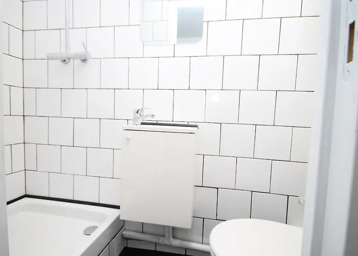 05 - Chambre confort au calme avec TV WIFI Saint-Denis 