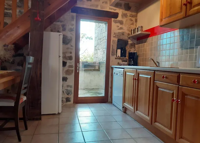Gîte le MAGNAN, 50 m2, charme, nature, terrasse, piscine chauffée, sud Ardèche Joyeuse