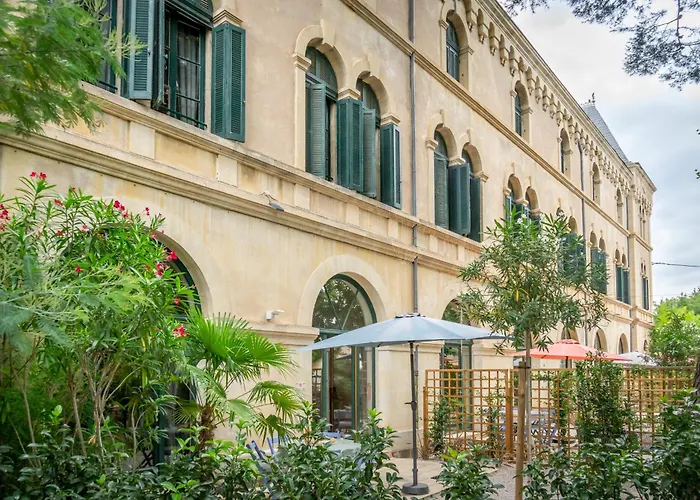 5 Family Apartments with Pool&Large Garden in Historic Pézenas Convent avec Piscine