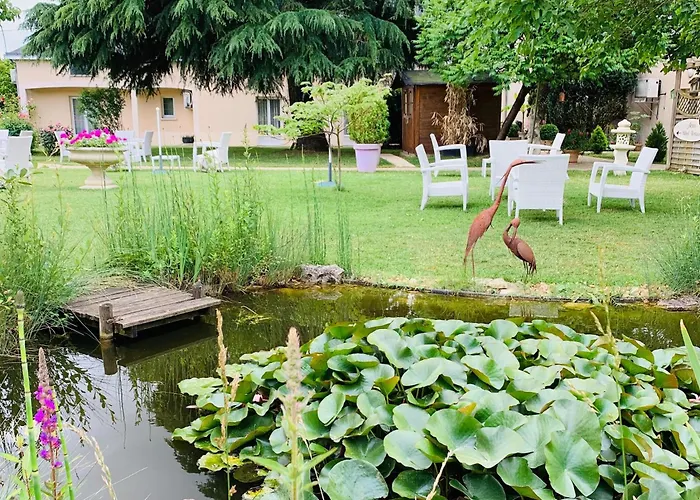 Doue-la-Fontaine Hotels