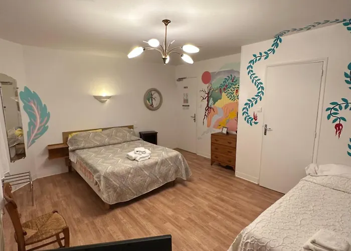 Laragne-Monteglin Hotels