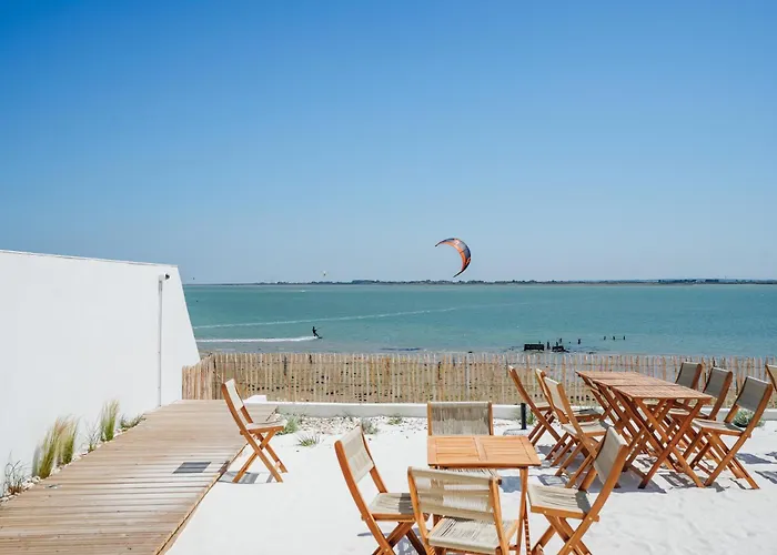 Barbatre Hotels
