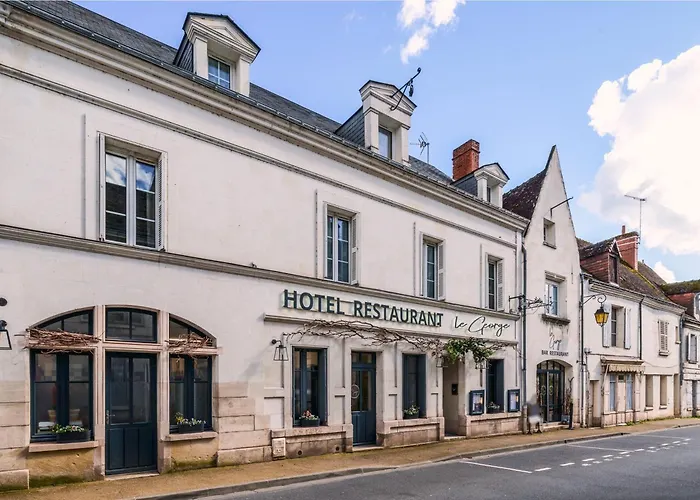 Saint-Valentin Hotels