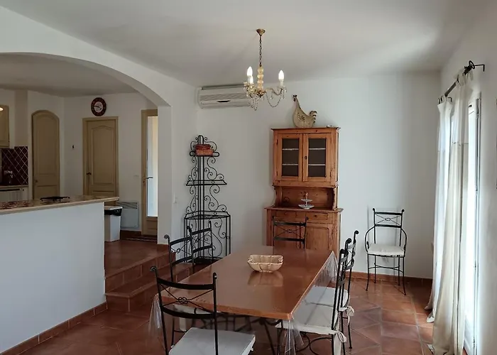 Maison de vacances avec piscine privative, Oustau des Oliviers vue dominante Colorado provençal Rustrel avec Piscine
