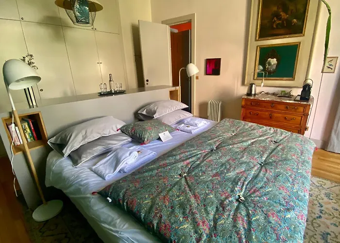 Villa Du Square, Luxury Guest House Parijs